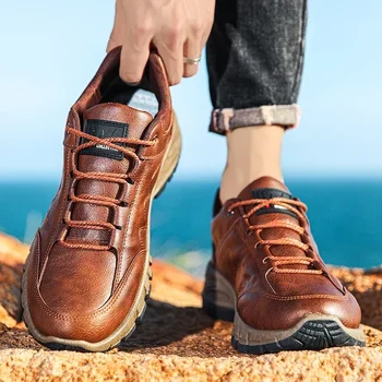 Мъжки кожени ежедневни обувки 2023 Нова мода дантела нагоре платформа туристически обувки за мъже на открито увеличаване на височината мъжки маратонки Сапатос