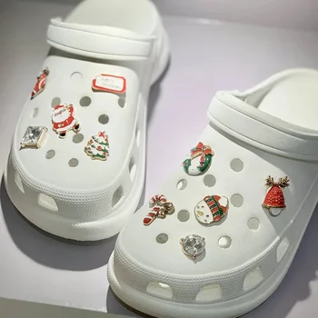 Горещи продажба на различни анимационни коледни подаръци Талисмани за Crocs Red Croc Обувка Charms Декорации Аксесоари за момичета подарък